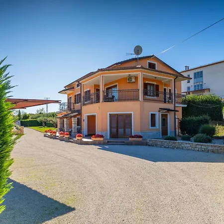 Casa Parenzana In Holiday home *